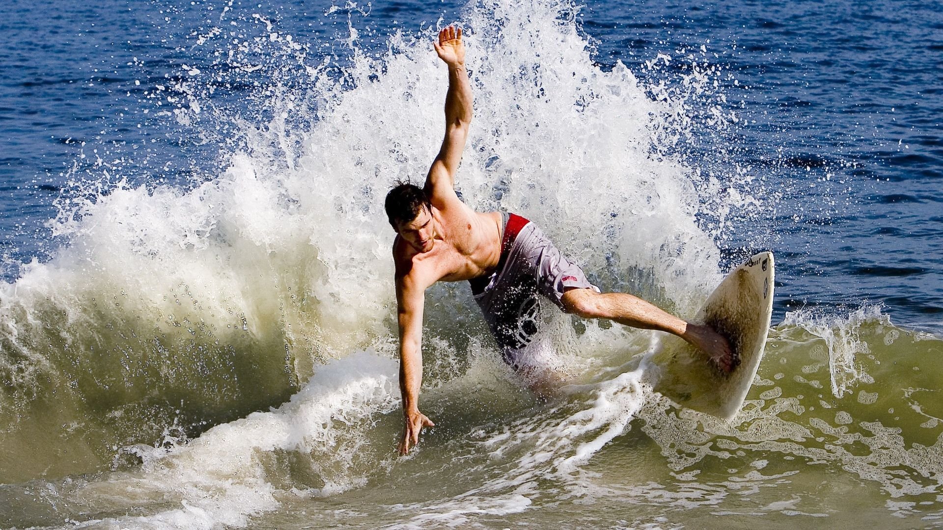 攀岩新星闪耀国际赛场，中国选手斩获世界杯分站赛冠军